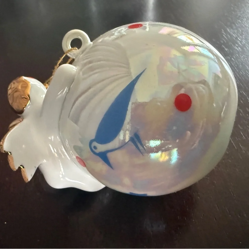 Villeroy & Boch Flying Angel Ornament Iridescent Globe